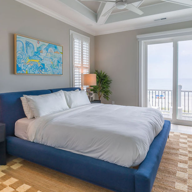 Wander Surfside Beach bedroom with an Eight Sleep Pod